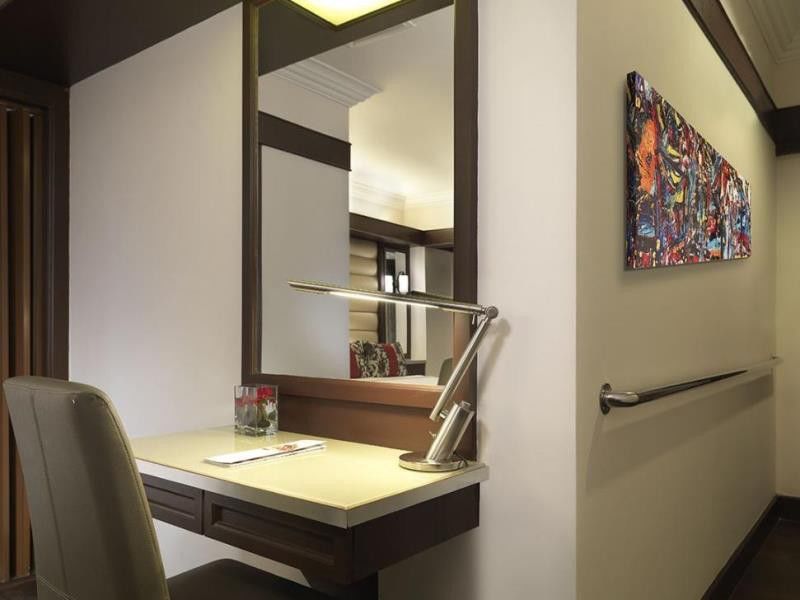 Holiday Villa Hotel & Suites Subang Subang Jaya Exterior photo A work desk in a hotel room