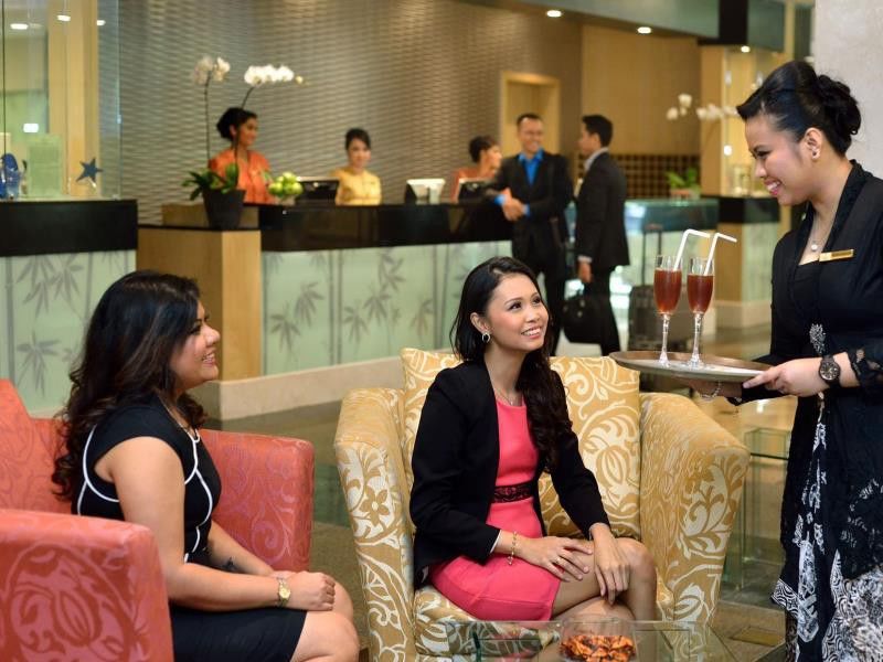 Holiday Villa Hotel & Suites Subang Subang Jaya Exterior photo A hotel hostess