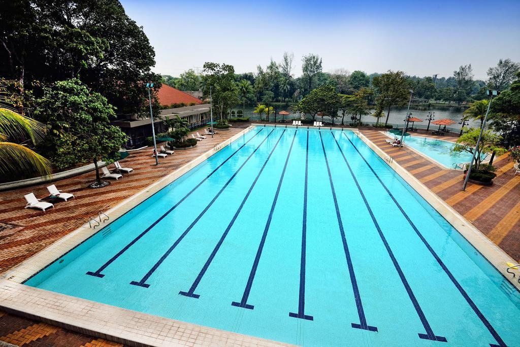 Holiday Villa Hotel & Suites Subang Subang Jaya Exterior photo Swimming Pool