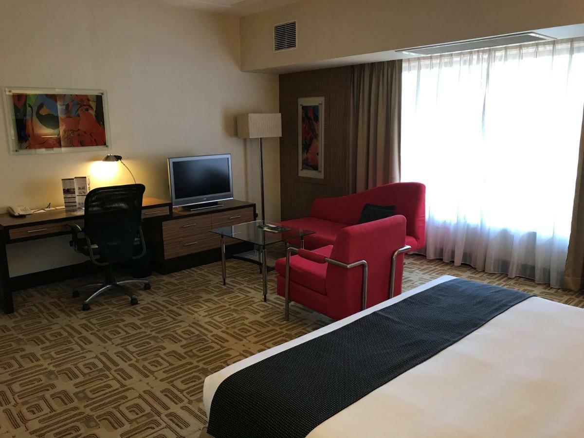 Holiday Villa Hotel & Suites Subang Subang Jaya Exterior photo A room at the hotel