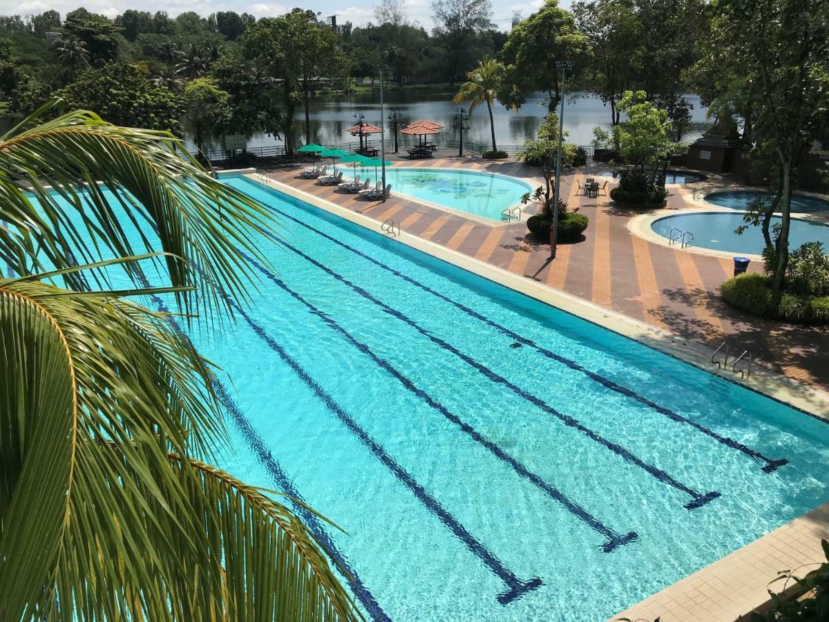 Holiday Villa Hotel & Suites Subang Subang Jaya Exterior photo Swimming pool at the University of Ruhuna