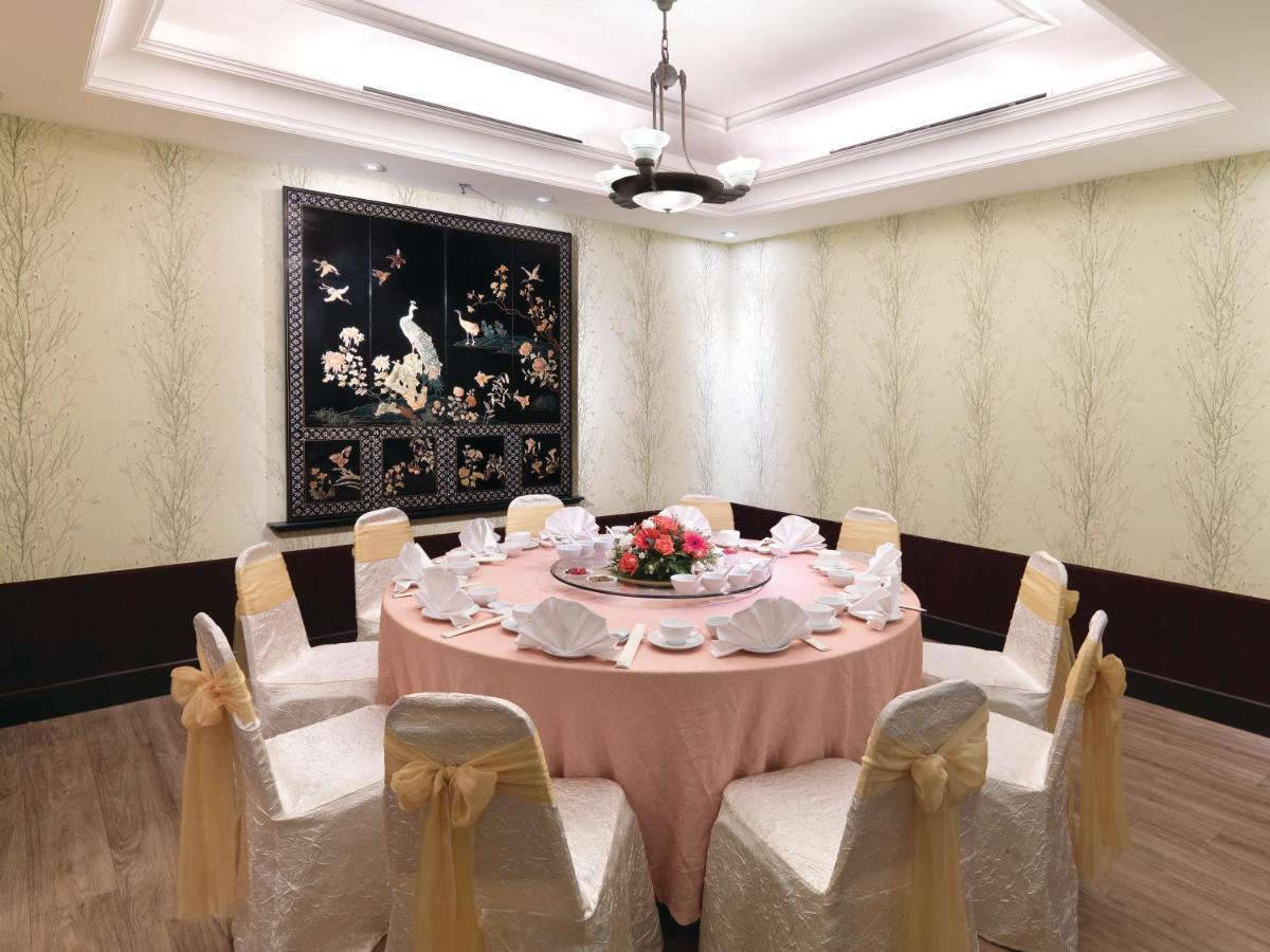 Holiday Villa Hotel & Suites Subang Subang Jaya Exterior photo A private dining room at the restaurant